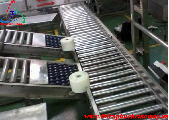 Băng tải con lăn tự chôi